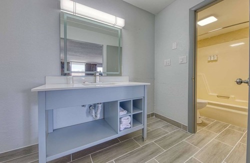 Revelo Hotel | 3 Modern Rooms w/Pool, Free Breakfast, Near Barthell Coal Camp & Yahoo Falls