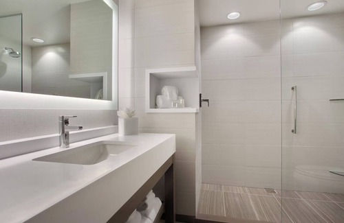 Orlando Hotel | 3 Modern Suites w/Pool Access: Great for Families and Groups in Orlando