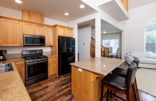 Mountain View District House | 3+ MONTH RENTAL-1.5 Bedroom+ an OFFICE with Wall Bed-minutes to downtown