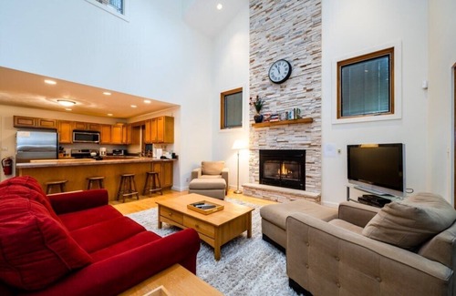 Harbert Cottage | (3 Nt Min) Harbert Home With Private Hot Tub Steps To Beach!