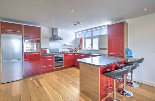 Croyde Apartment | 3 POINT VIEW- Luxury 3 Bed Apartment with parking/5 min walk to Croyde Beach