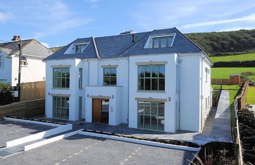 Croyde Apartment | 3 POINT VIEW- Luxury 3 Bed Apartment with parking/5 min walk to Croyde Beach