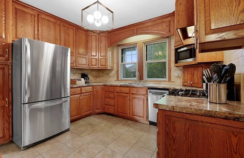 Appleton House | 3 Queens, Walk to Eat, Tons of Character, Spacious