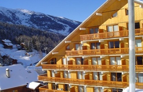 Meribel Centre Apartment | 3-room duplex at the foot of slopes, 6 ppl, central Méribel