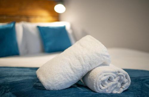 Llanelli Apartment | 3 Room Studio - Contractor - Friendly Setup