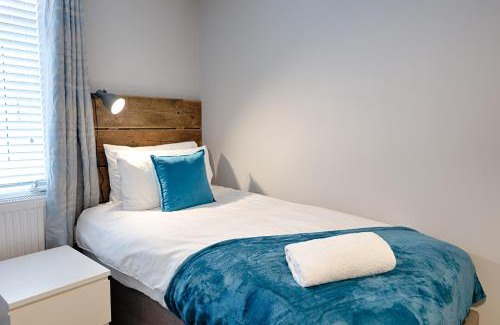 Llanelli Apartment | 3 Room Studio - Contractor - Friendly Setup