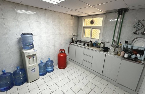 Old Dubai Bed & Breakfast | 3-Shared bedroom Bunk bed & FREE breakfast -Dubai Zeus Hostel- Free WiFi, AC