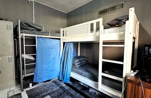 Old Dubai Bed & Breakfast | 3-Shared bedroom Bunk bed & FREE breakfast -Dubai Zeus Hostel- Free WiFi, AC