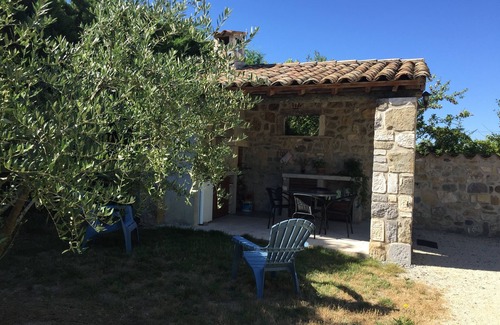 Lagorce Cottage | 3 stars COTTAGE HOUSE IN STONE VALLEY MIDDLE PT ARC in Lagorce