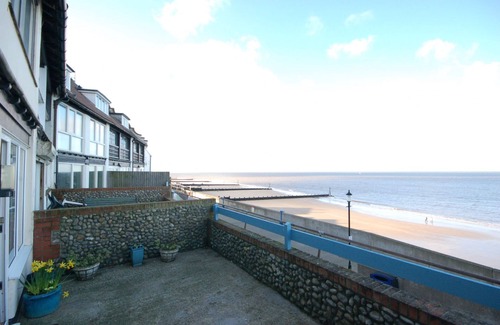 Sheringham Apartment | 3 The Promenade - a stunning sea view, just for two! Ground floor apartment that sleeps 2 guests