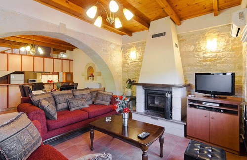 Apokoronas Villa | 3' to Sandy Beach/Huge Private Pool/6-Bedroom Family Villa