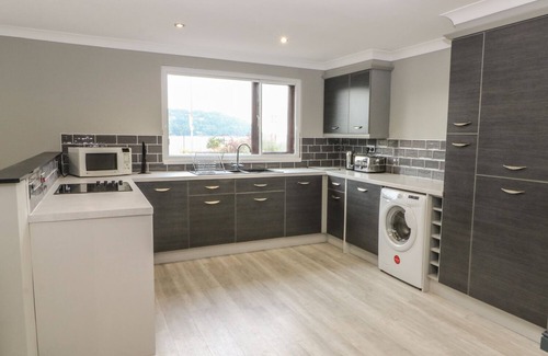 Llansanffraid Glan Conwy Cottage | 3 TREM AFON, pet friendly, with a garden in Conwy