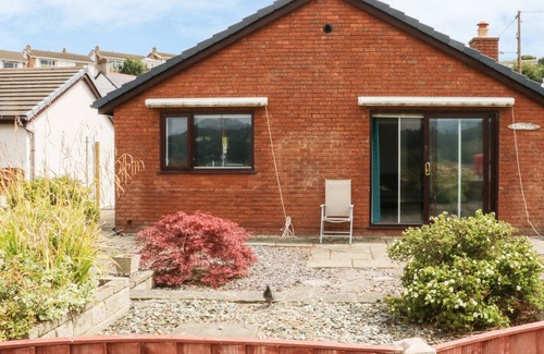 Llansanffraid Glan Conwy Cottage | 3 TREM AFON, pet friendly, with a garden in Conwy