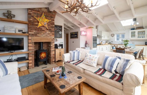 Thorpeness Cottage | 3 Uplands - sleeps 9 guests in 4 bedrooms