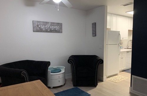 Racquet Club West Condo | 30 day Minimum Stay up to 4 months-Clean, Quaint and Cozy! Palm Springs Villas💎