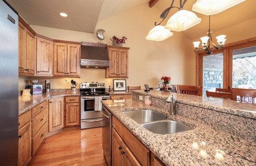 Bigfork Condo | 30-day rental w/work space, outdoor fireplace & A/C, near Flathead Lake - Mill Creek Retreat