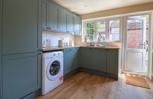 Beaminster Cottage | 30 FLEET STREET, pet friendly, with a garden in Beaminster