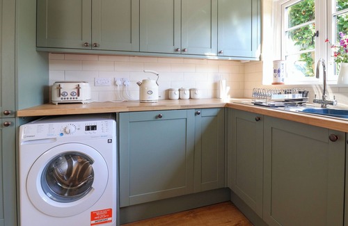 Beaminster Cottage | 30 FLEET STREET, pet friendly, with a garden in Beaminster