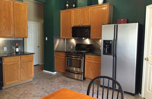 Cat Hollow House | 30% off! Safe, quiet North Austin house! Family Friendly!