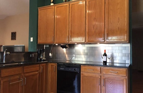 Cat Hollow House | 30% off! Safe, quiet North Austin house! Family Friendly!