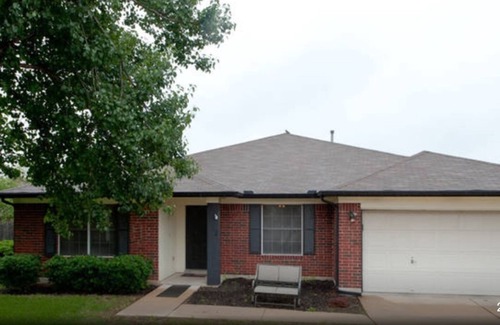Cat Hollow House | 30% off! Safe, quiet North Austin house! Family Friendly!