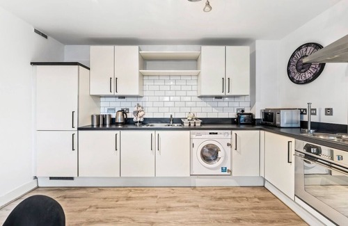 Healey Lane Apartment | 30% off! Stylish Apartment in Dewsbury - Sleeps 6- Newly Refurbished