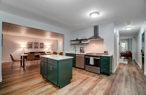 McArthur Other | 30 Private Acres + Hot Tub + King Bed