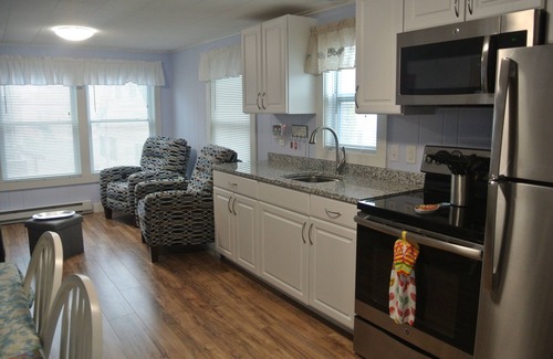 Wells Beach Condo | 30 seconds to the beach. No car needed!