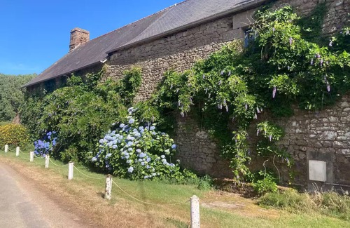 Saint-Remy-du-Plein House | 300 m² manor house set in wooded grounds