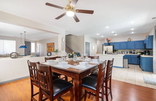 Spring Valley House | 3000 SqFt House 8beds/3bath W/Heated Pool/Spa/BBQ 86"SmartTV/Games Strip/Airport
