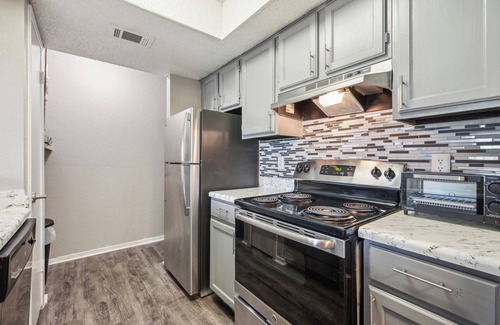 Bedford Apartment | 3001 Crystal Springs 1214 I Spacious 2 Bed 1 Bath