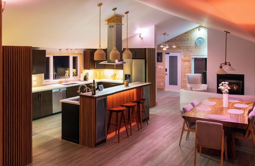 Northern Bruce Peninsula Cottage | 300ft Modern Luxury Lakefront +Hot tub Steam bath