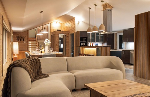 Northern Bruce Peninsula Cottage | 300ft Modern Luxury Lakefront +Hot tub Steam bath