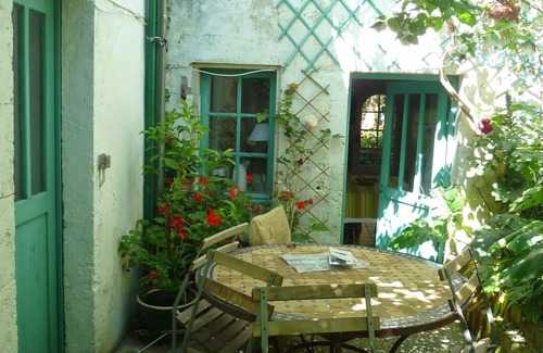 Saint-Clement-des-Baleines House | 300m from the beach, large charming house with wooded garden and flowered courtyard