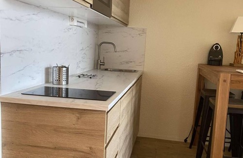 Eclose-Ouest Apartment | 300m from ski lifts, 3rd floor, tv, ski locker, 23m², Alpe d'Huez