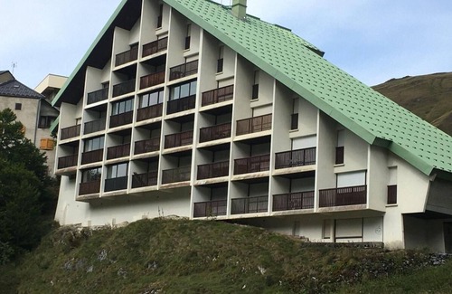 Eaux-Bonnes Apartment | 300m from ski slopes, 2nd floor, view ski slopes, balcony, tv, 33m², Gourette