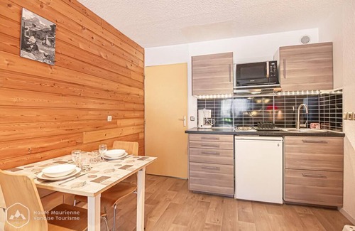 Aussois Apartment | 300m from ski slopes, balcony, tv, ski locker, 21m², Aussois