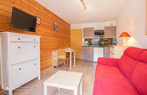 Aussois Apartment | 300m from ski slopes, balcony, tv, ski locker, 21m², Aussois