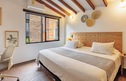 Robledo Apartment | 301 Modern 1 bedroom apartment
