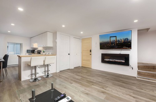 Quartier des Spectacles Apartment | #303 Downtown 3 Bedroom Loft in free indoor parking