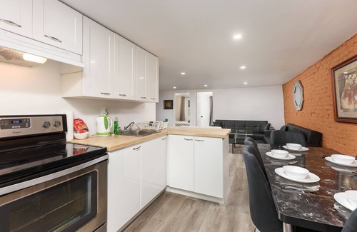 Quartier des Spectacles Apartment | #303 Downtown 3 Bedroom Loft in free indoor parking