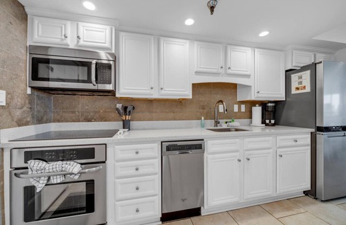 Fort Walton Beach Condo | 307 |Free Beach Service + Steps to the Beach!