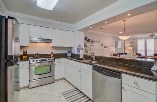 Isle of Palms Apartment | 308 Summerhouse by AvantStay | Oceanview Condo w/Community Pool Access