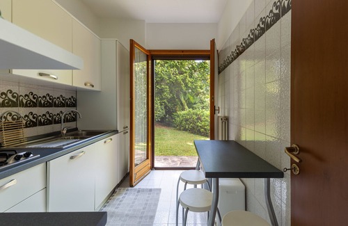 Brezzo di Bedero Apartment | 3½-room apartment in a park with sunbathing lawn directly on the lake