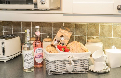 Bridgnorth Cottage | 31 RIVERSIDE, pet friendly, character holiday cottage in Bridgnorth
