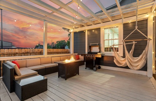 Indianapolis House | 3100 sqft of Luxury - HotTub, BBQ, Gym with Peloton, Arcade, Firepit seating.