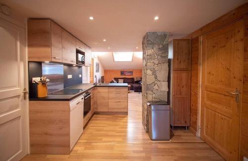 Les Avanchers-Valmorel Apartment | 310m from ski slopes, 2nd floor, view mountain, balcony, tv, ski locker, 73m², Valmorel