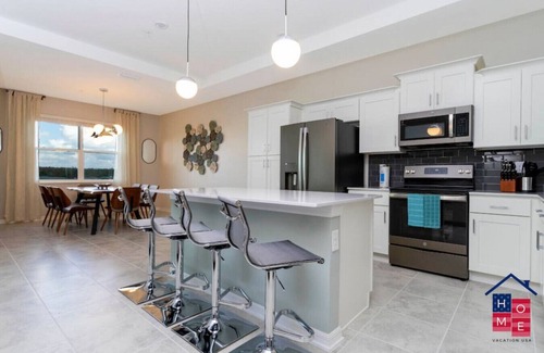 Kissimmee Apartment | 3171-402 · Magical Condo Getaway - Relaxing View 5 ★ Stay