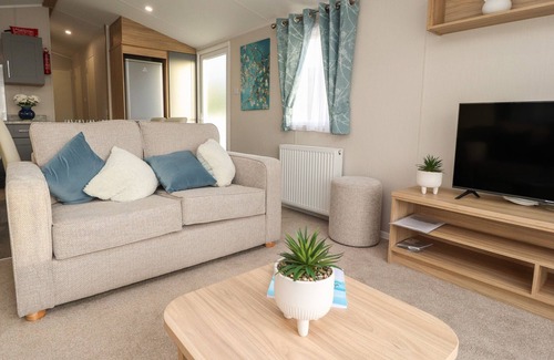 Morecambe Cottage | 32 BAYVIEW, pet friendly, country holiday cottage in Heysham