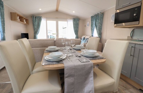 Morecambe Cottage | 32 BAYVIEW, pet friendly, country holiday cottage in Heysham